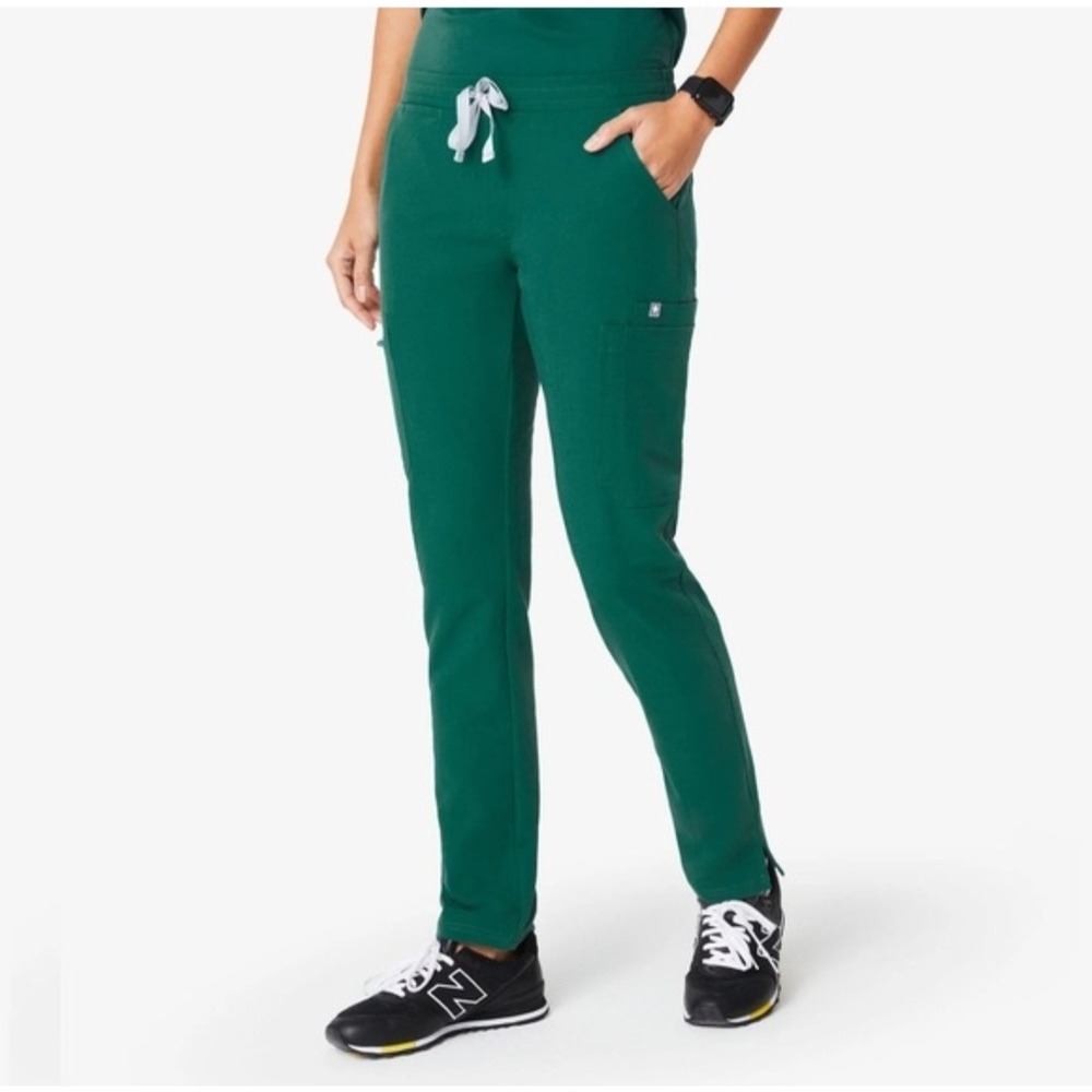 Figs Women's Green Kade Cargo Scrub Pants Size MT